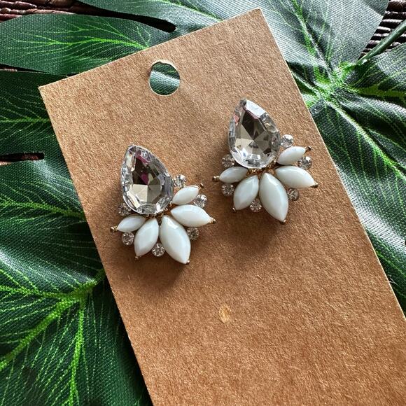 BOGO FREE POST LB Fan shape crystal stone earrings - Picture 2 of 6